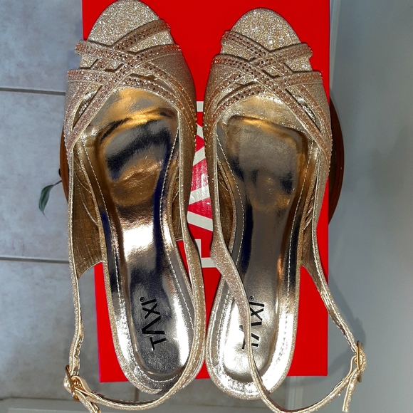 Gorgeous sparkly shoes - Picture 2 of 7